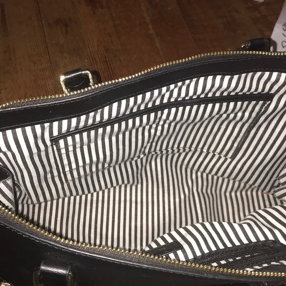 Lily & ivy black tote purse with gold zipper - Picture 4 of 5